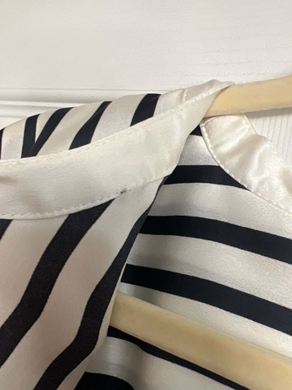 Vince Camuto Striped Tie-Front Bell Sleeve Blouse Size 1X - Picture 6 of 6